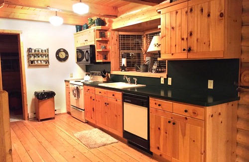 Last Chance Cabin | Shooting Star Lodge-Sleeps 15, 9 Beds 3 Baths