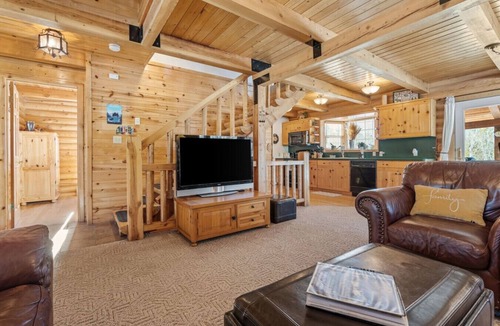 Last Chance House | Shooting Star Lodge | Near Yellowstone + Hot Tub