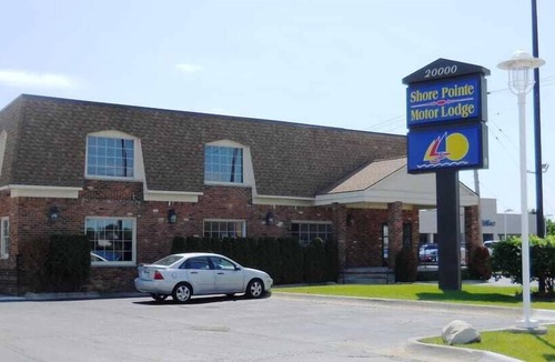 St. Clair Shores Hotel | Shore Pointe Motor Lodge of St Clair Shores