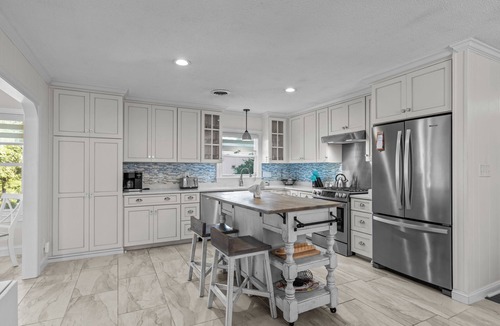 Emerald Isle House | Shorr Thing: Poolside Days, Hot Tub Nights, & Steps from the Sand