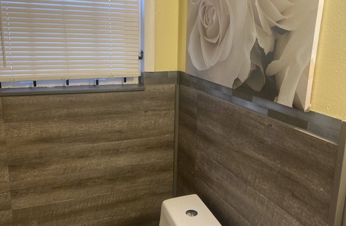 Inkster House | Short distance travel to and from DTW Airport.