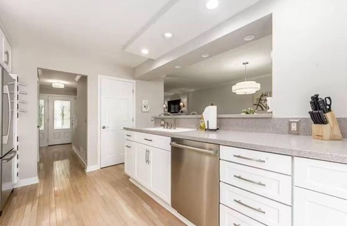 Downtown Columbus House | Short North Home 4BR w/backyard- 2 car garage in very safe neighborhood