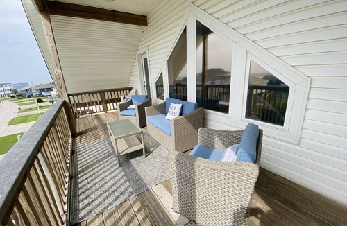Spanish Grant House | Short walk to beach! Close to town!