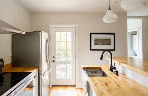 Manayunk Cottage | Shurs Lane Cottage, EV Charging, Free Parking, in the heart of Manayunk
