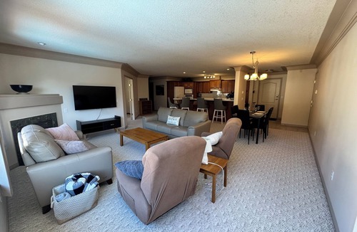 Sicamous Condo | Sicamous - Spacious canal front condo with boat slip