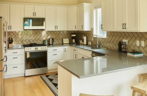 Gallatin Gateway Cabin | Signature Home By Aspects w/Hot Tub, Sauna + Views