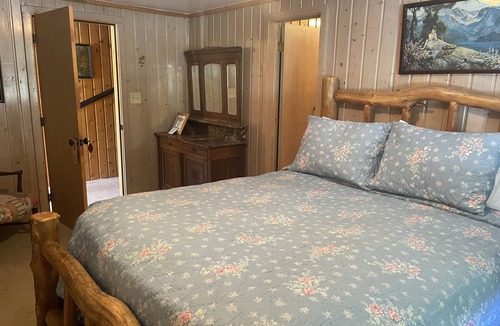 Salt Lake Mountain Resorts Cabin | Silver Fork Lodge and Restaurant