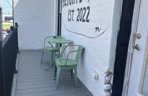 Chillicothe Apartment | Silver Moon Heights Loft with unique balcony