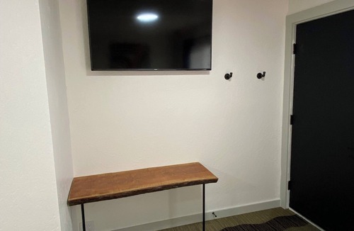 Athol Hotel | Silverwood Lodge, 5 Min to Silverwood Theme Park: Room 1