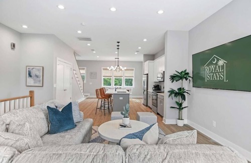 Mount Pleasant House | Sincerely Shem- 7 min to Beach and Downtown CHS