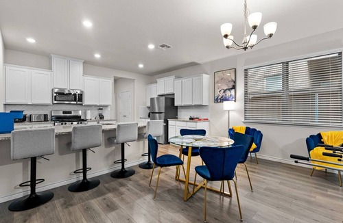 Lincoln Park House | Single-level Home Game Area Ideal for Long Stays