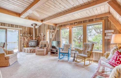 Tierra Del Mar House | Sisters Beach Retreat - Meredith Lodging