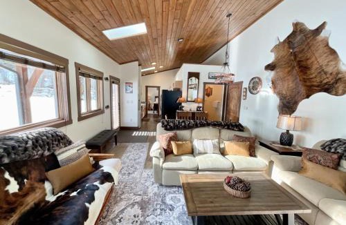 Gallatin Gateway Apartment | Ski Chalet