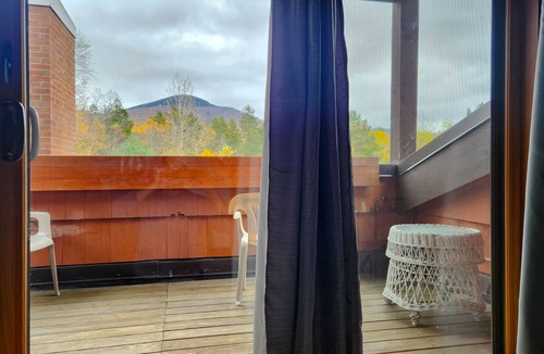 Mendon Condo | Ski getaway with pool, sauna, covered balcony, W/D access, & internet