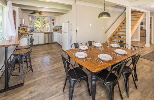Big Sky Meadow Village House | Ski. Hike. Soak. Dogs Welcome | Nordic Ski Haus