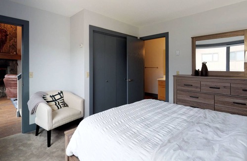 Big Horn House | Ski-in/out from this newly-remodeled townhome w/private hot tub