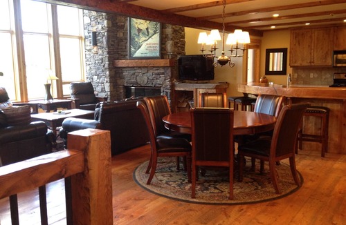 Big Sky House | Ski In/Ski Out Black Eagle #7- View of Lone Peak - Private Hot Tub