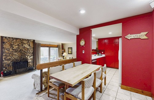 Sun Valley Condo | Ski-in/ski-out condo at the base of Dollar Mountain with shared pool & hot tub