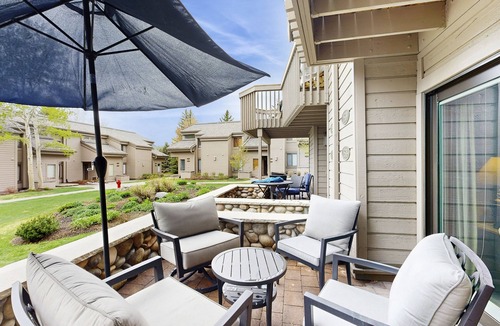 Sun Valley Condo | Ski-in/ski-out condo at the base of Dollar Mountain with shared pool & hot tub