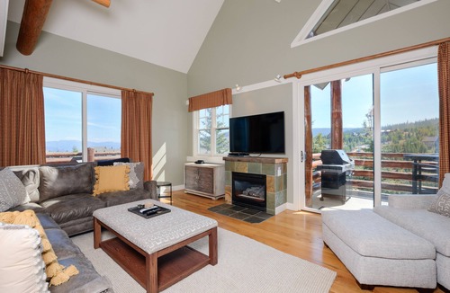 Saddle Ridge House | Ski-in/ski-out home w/great views & hot tub in Moonlight Basin - Saddle Ridge - Timber Wolf Chalet