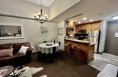Park City Condo | Ski in Ski Out PENTHOUSE STUDIO w/KING bed at The Canyons!Slope & gondola views!