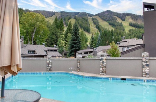 Warm Springs Condo | Ski-In/Ski-Out Splendor: Walk to the Lift