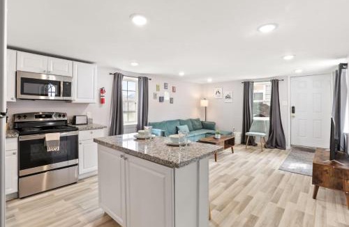 Faubourg Delassize House | Skip to Saint Charles Local Art-Filled Hideaway