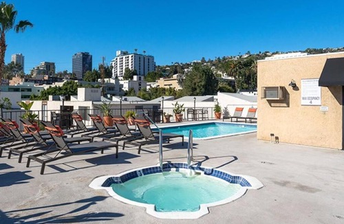 Norma Triangle Apartment | Skyline Palms 1-Bedroom with Roof-Top Pool