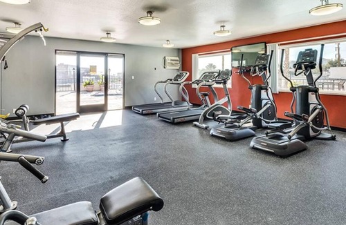Norma Triangle Apartment | Skyline Palms 1-Bedroom with Roof-Top Pool