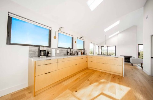 Elysian Heights House | Skyline Serenity: Lux Hilltop Retreat Sauna + Spa