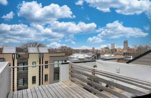 Dahlman House | Skyline Stay - Near Downtown & Zoo+ Garage+Rooftop