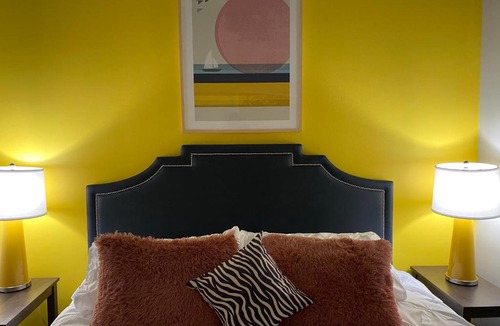 Indianapolis Apartment | SKYWALK CONVENTION CENTER KING BED WiFi WD