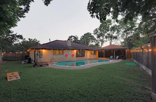 Greater Fondren Southwest House | Sleep 16+ Pool +Theater + Game Room + Bar