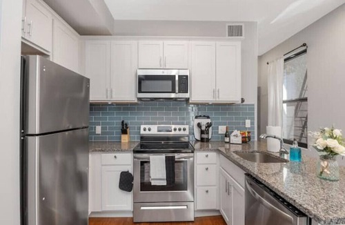 Mount Auburn Apartment | Sleep like a King Downtown Cincy