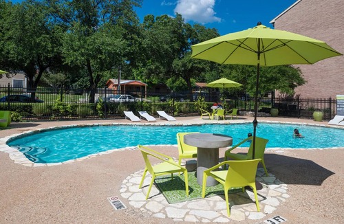 Windsor Park Apartment | Sleepover: Airy 1BD/1BA + Gym - Austin TX