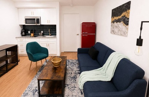 St. Johns Apartment | Sleepover | Fresh Studio + Gym - Austin TX