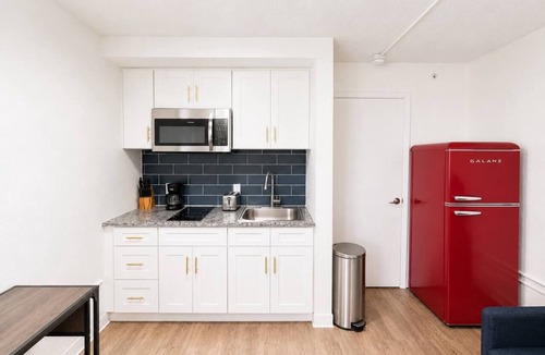 St. Johns Apartment | Sleepover | Quaint Studio + Gym - Austin TX
