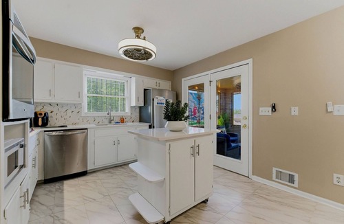 Candler-McAfee House | Sleeps 10 Near Atlanta +Family and Pet friendly