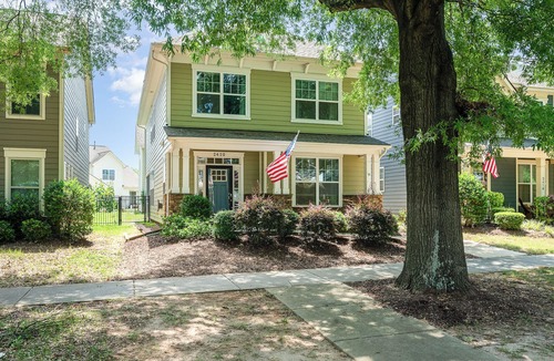 Charlotte House | Sleeps 12 5BR Home + Guest Suite Near Uptown
