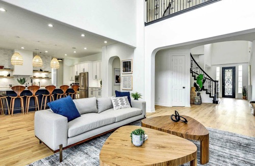 Hudson Bend House | Sleeps 19 | Pool, Game Room | Luxe Fall Retreat