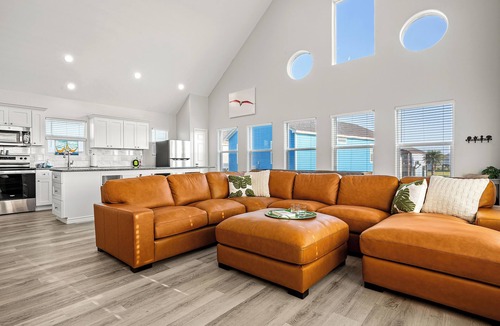 Crystal Beach House | Sleeps 20, 4 King BR, Beach Access, Luxury Spa, Pets, Decks, Games Galore