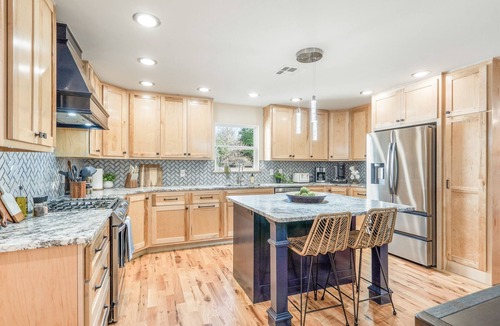 Broken Arrow House | Sleeps 22—Pickleball~Hot Tub~Pool Table~Games