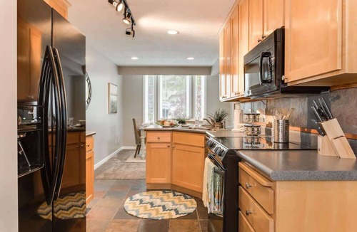 Midvale House | Sleeps 23* 2 Hot Tubs * Fireplace * Close to Ski *