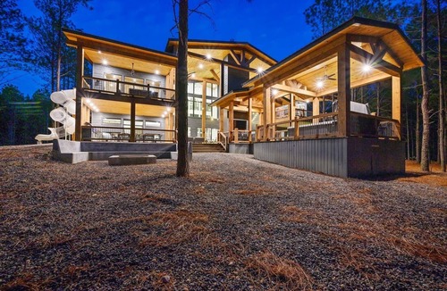 Hochatown Cabin | Sleeps 38, Luxury Lodge, Gym, Golf, Theater & HotTub, children area, workstation