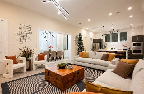 Washington Ave./ Memorial Park House | Sleeps 40! 4 Luxe Homes! Pet-Friendly Rice Military