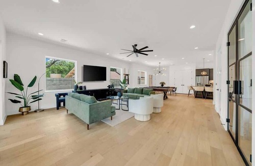 Riverside House | Sleeps 42, 2 Pools & Game Room 11BR near Downtown