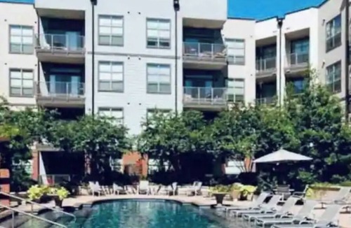 Deep Ellum Apartment | Sleeps 6/Perfect Location/Free Parking/Gym/Luxury Pool/Shop/Explore/Eat/Relax