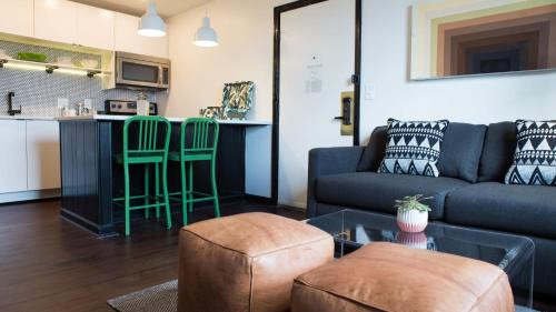 Rutledge Hill House | Sleeps 8 4 SoBro Suites w Kitchens Modern Touches – by AvantStay