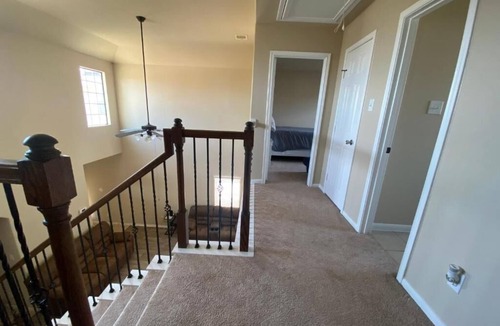Barker House | Sleeps 8:Spacious Retreat with Fast WiFi & Fully Stocked Amenities