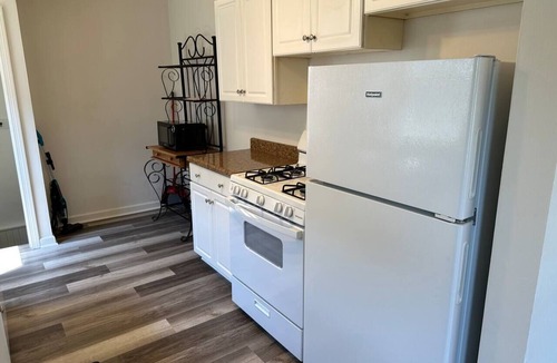 Boardman House | Sleeps 8, YSU, Fairgrounds, Wi-Fi, EV1, Remote